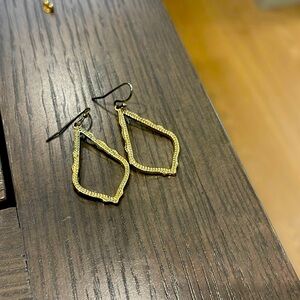 Kendra Scott iconic drop earrings!